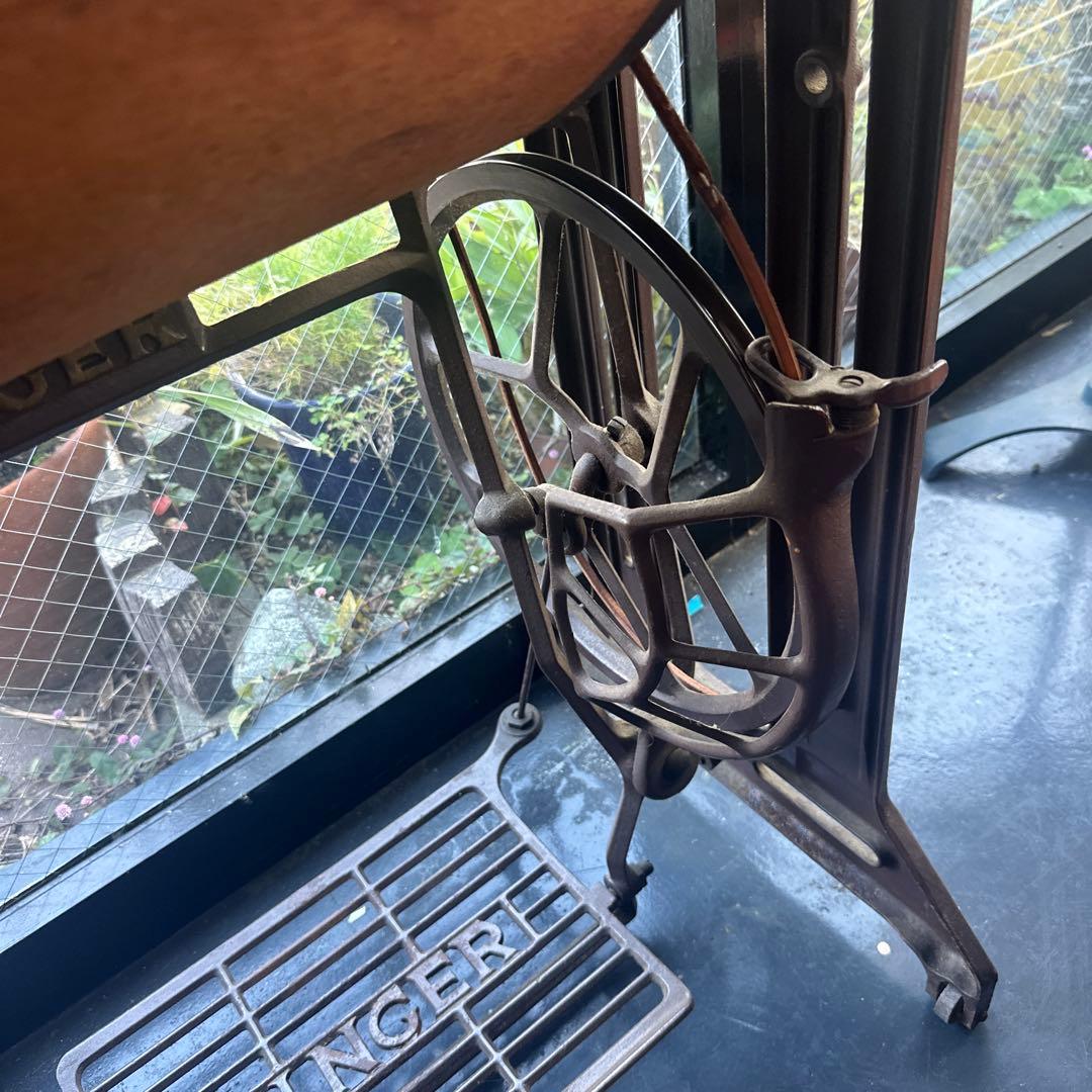 ヴィンテージSINGER 足踏みミシン クラシックデザインディスプレイに！