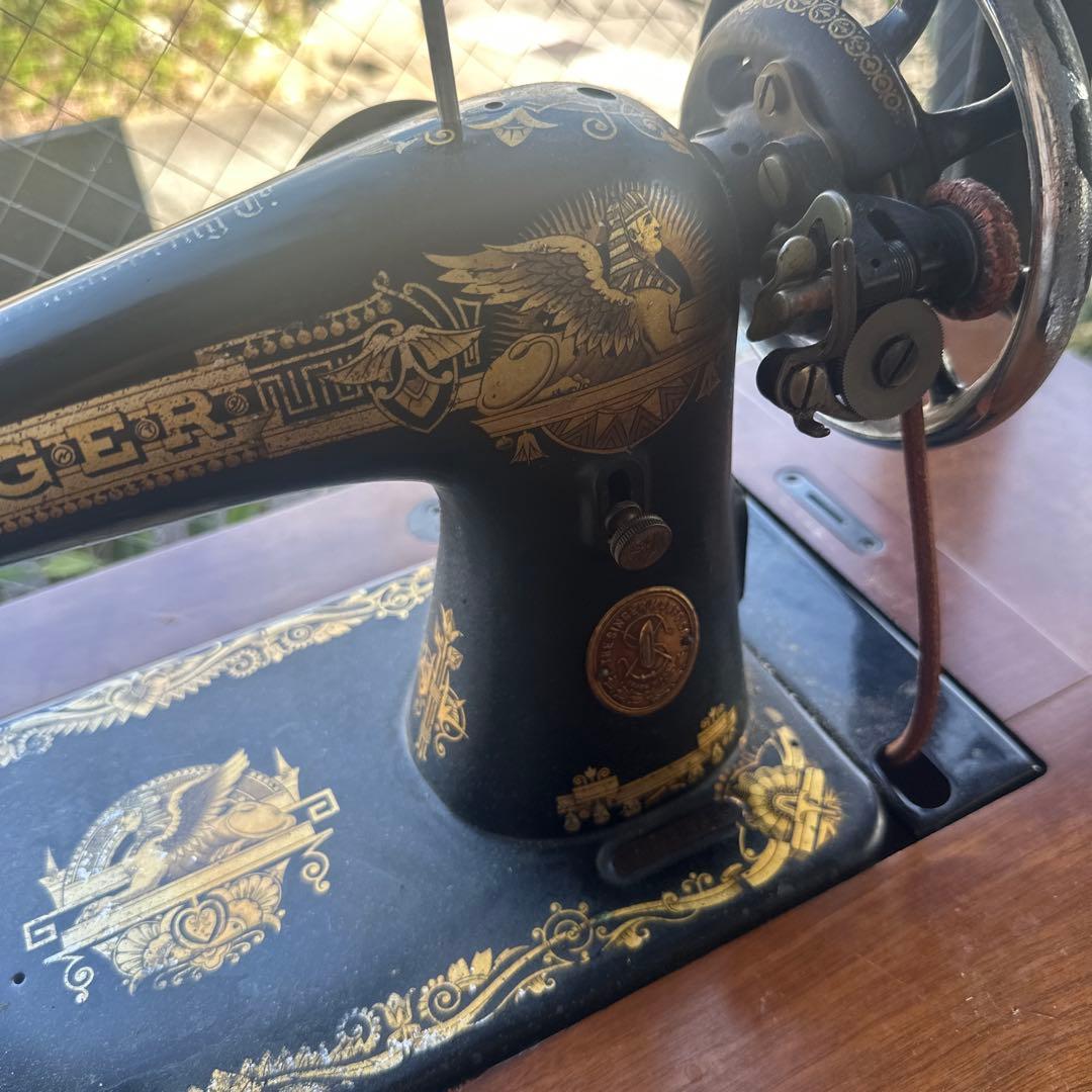 ヴィンテージSINGER 足踏みミシン クラシックデザインディスプレイに！