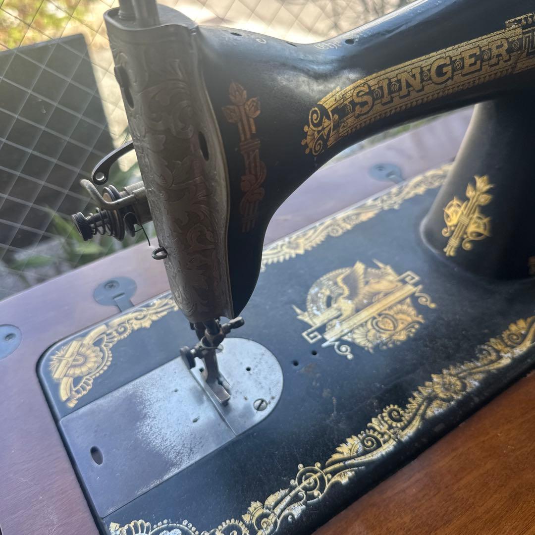 ヴィンテージSINGER 足踏みミシン クラシックデザインディスプレイに！