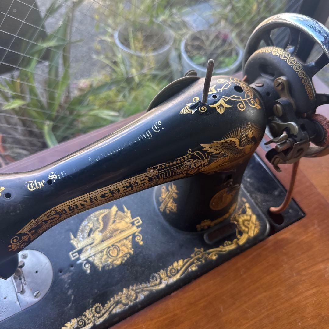 ヴィンテージSINGER 足踏みミシン クラシックデザインディスプレイに！