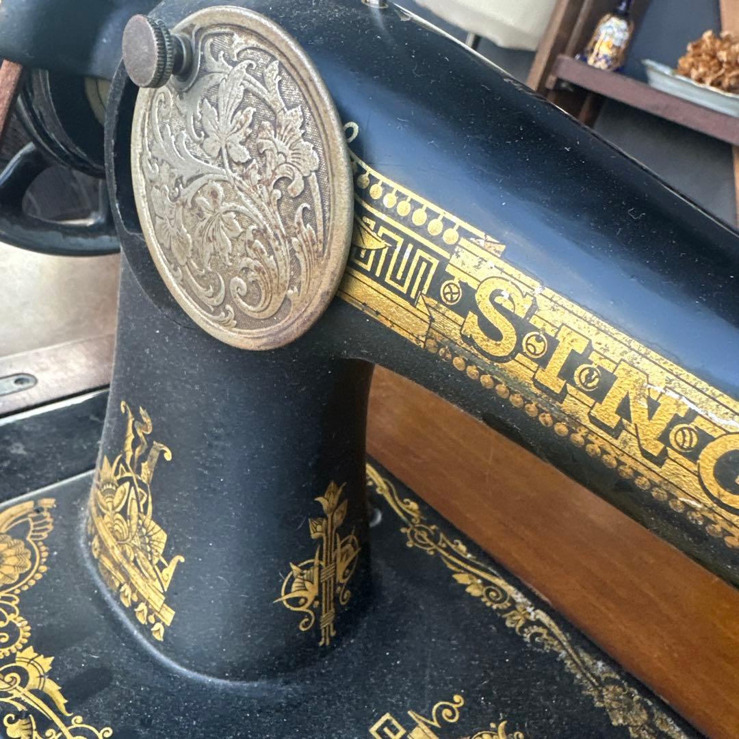 ヴィンテージSINGER 足踏みミシン クラシックデザインディスプレイに！
