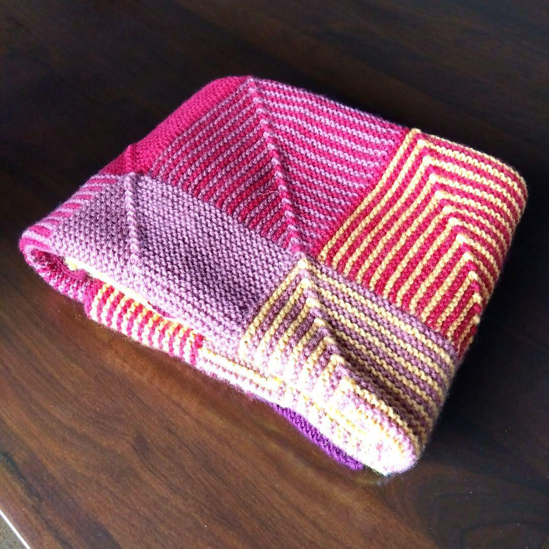 モチーフ編みブランケット マルチカバー　レッド系