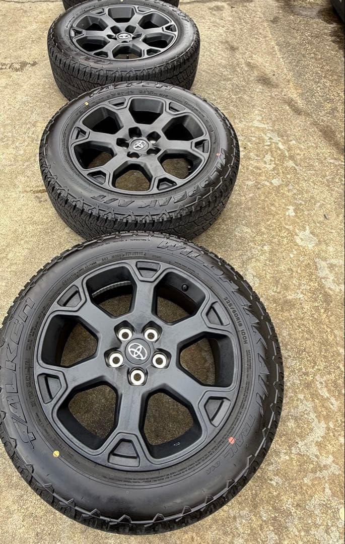 RAV4 オフロードパッケージ2 純正ホイールタイヤ　令和7年11月納車　美品