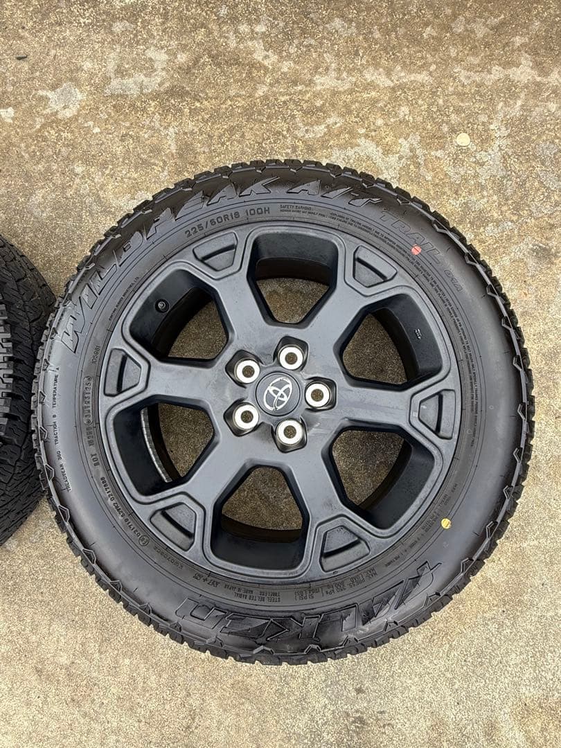 RAV4 オフロードパッケージ2 純正ホイールタイヤ　令和7年11月納車　美品