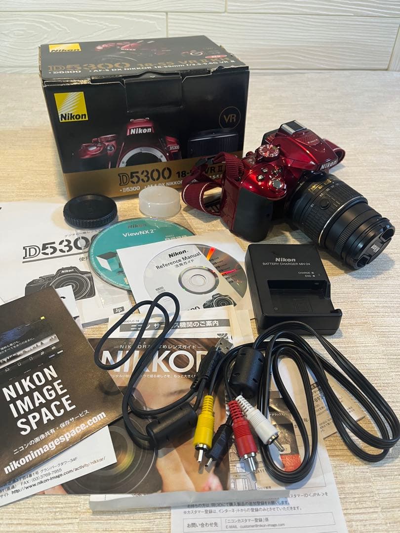 美品　ニコン D5300 一眼レフカメラ レッド