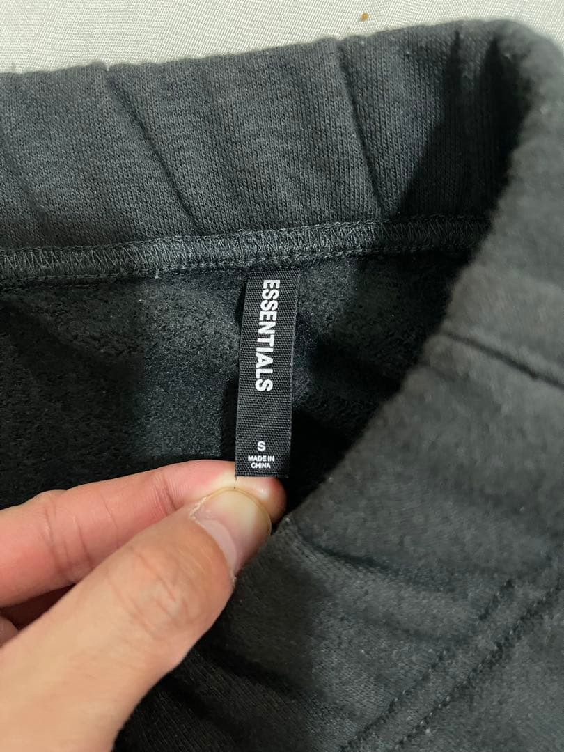 ESSENTIALS フーディーとパンツセット ブラック