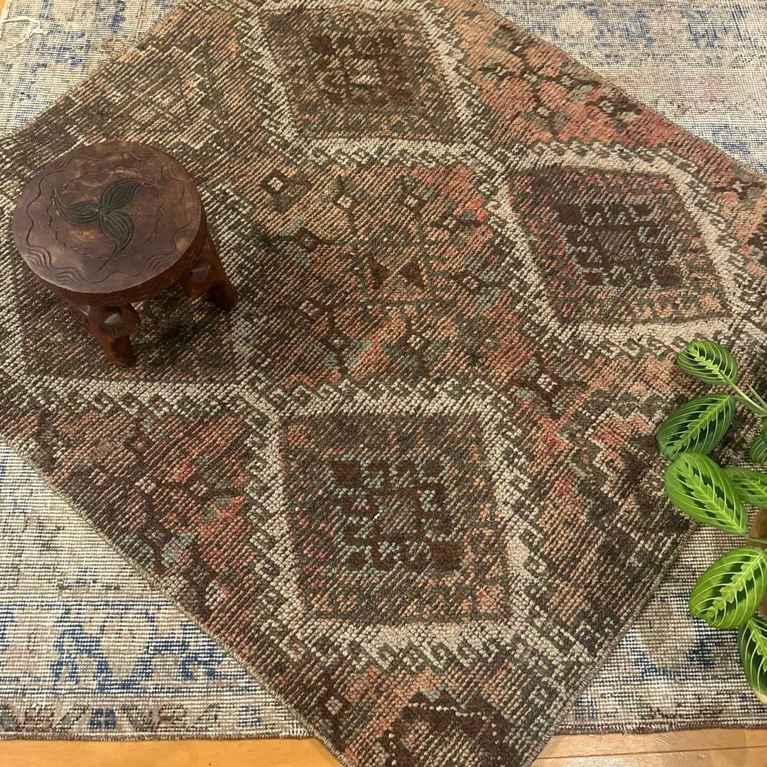97×105エスニック　ブラウン×サーモン　レアな正方形　トルコヴィンテージラグ