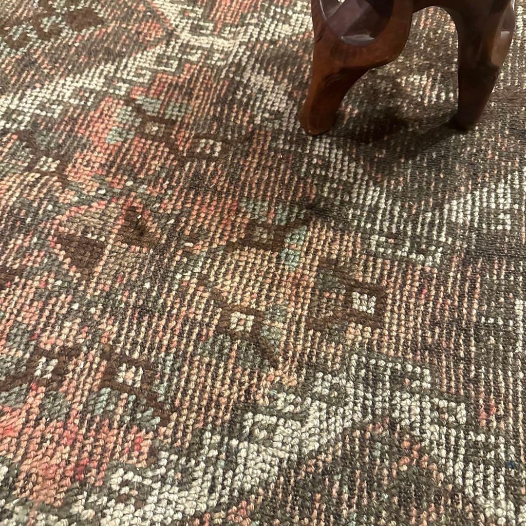 97×105エスニック　ブラウン×サーモン　レアな正方形　トルコヴィンテージラグ