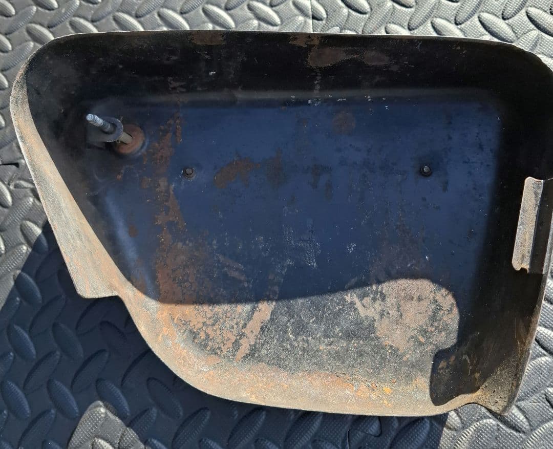 希少　カワサキW1SA サイドカバー　黒　中古品