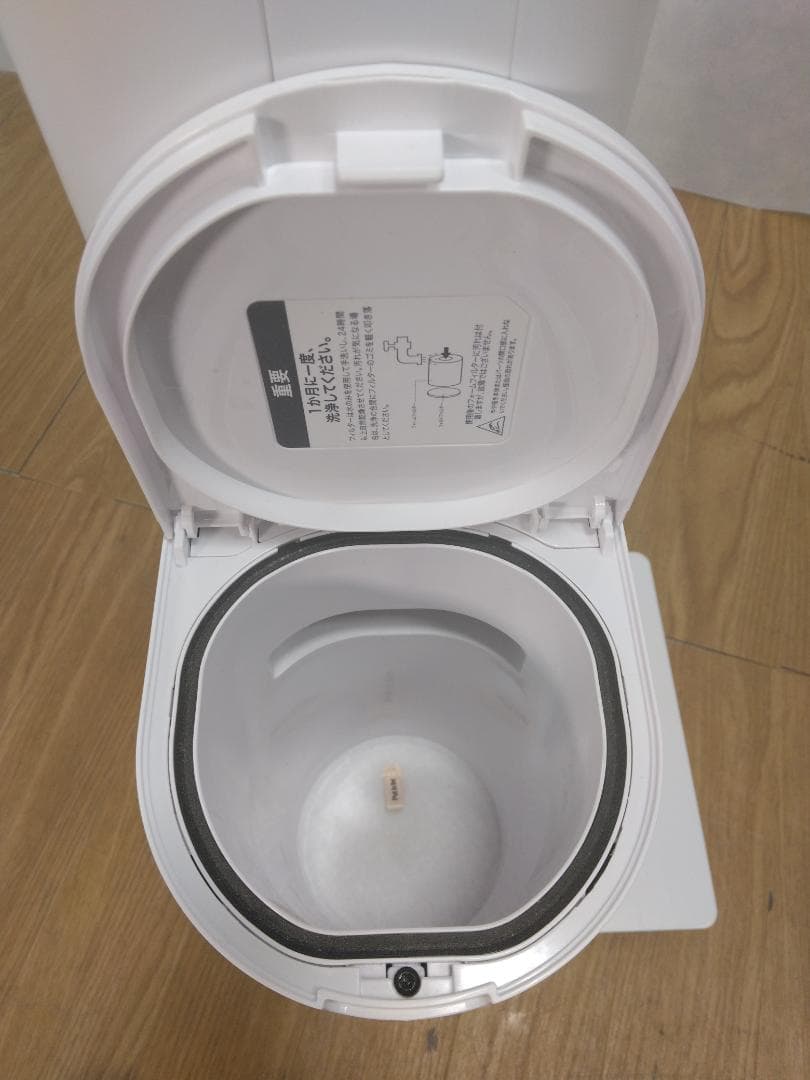 Y☆516 シャーク コードレススティッククリーナー LC351JWH