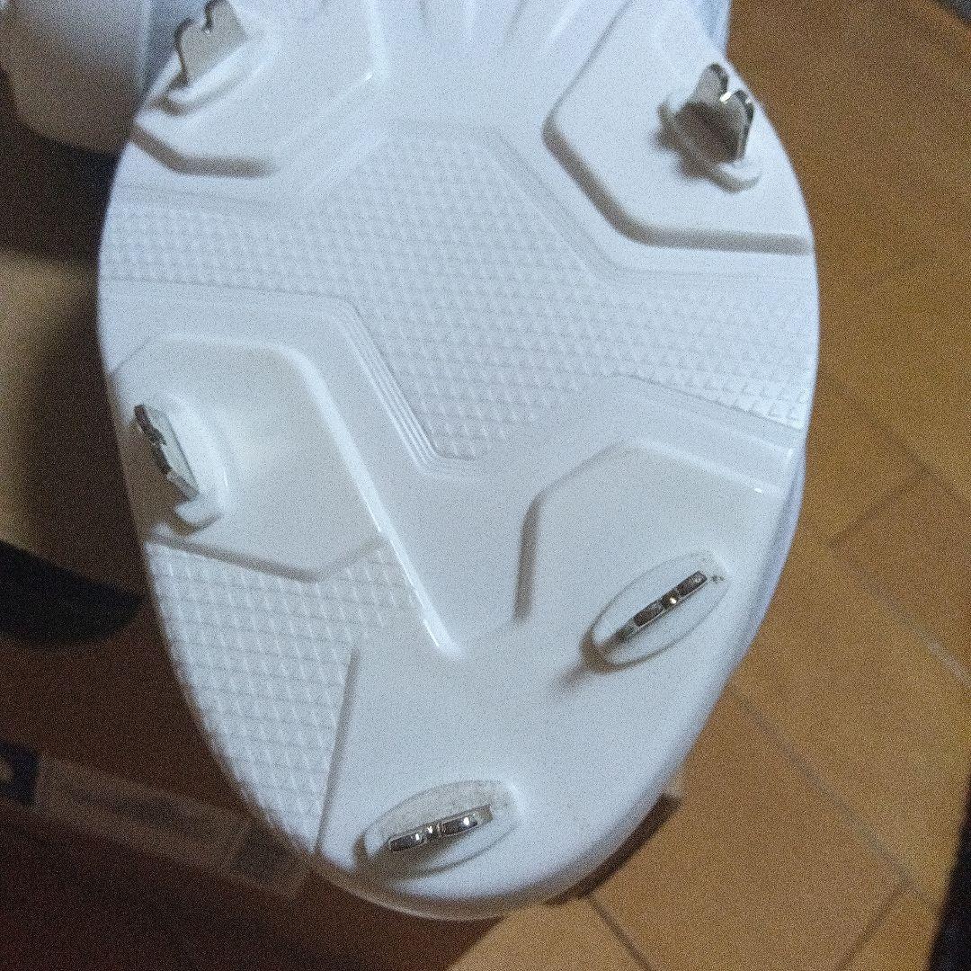 Mizuno 　ミズノプロ　試し履き数分の美品　スパイク・シューズ　白　公式野球