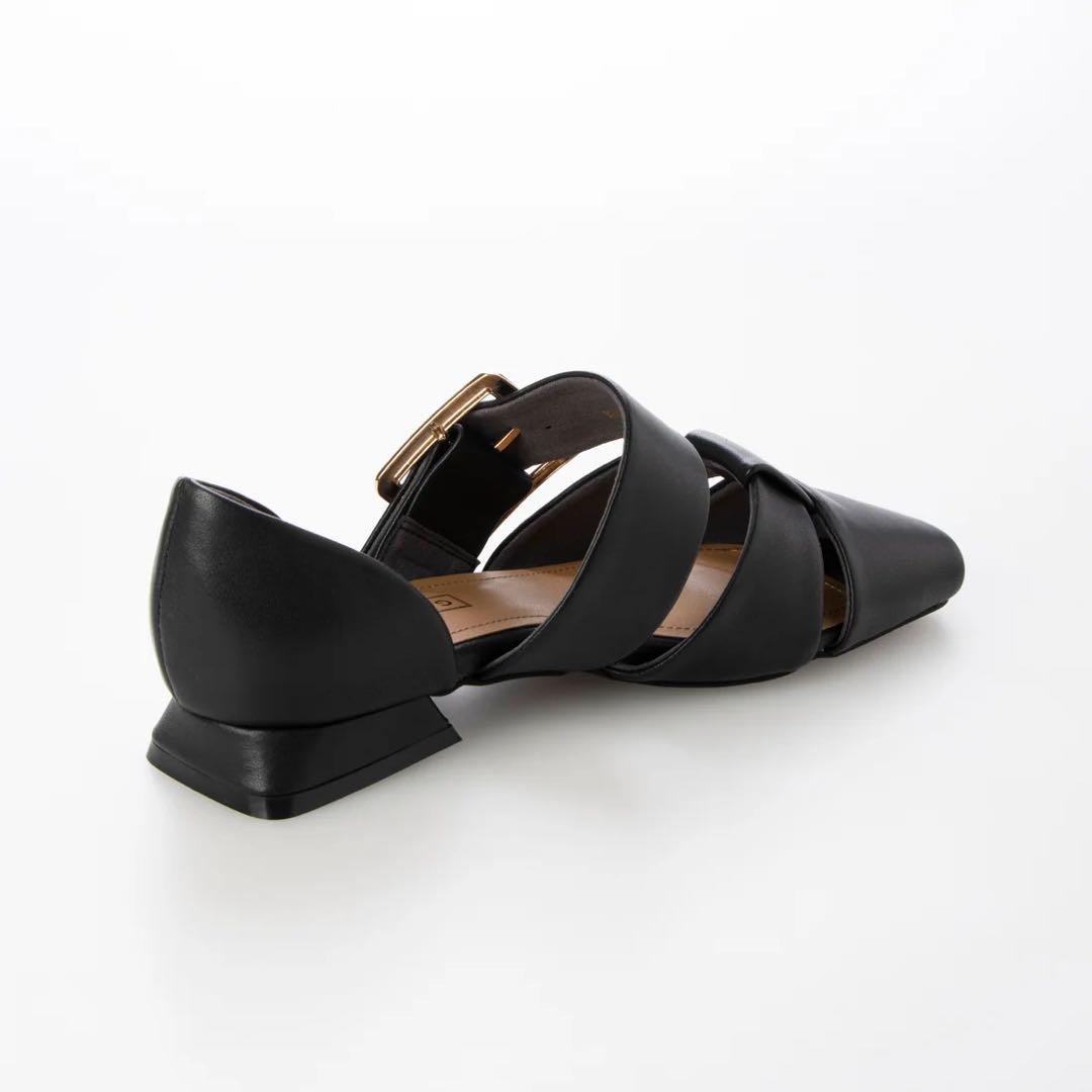 バックル付きブラックパンプス