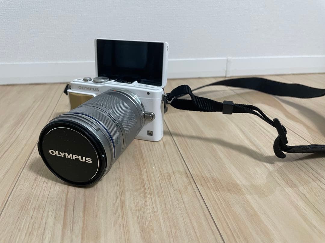 OLYMPUS ミラーレス一眼 ホワイト値下げしました！