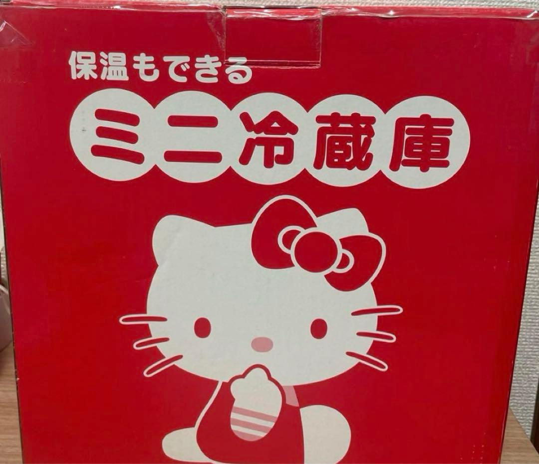希少　新品　ハローキティ　サンリオ　冷温庫　保温もできる　ミニ冷蔵庫