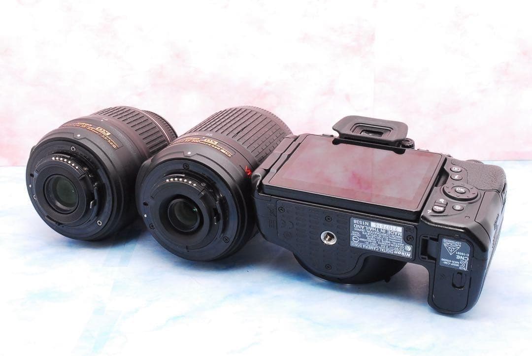 Nikon D5600✨一眼レフカメラ✨望遠レンズ付Wレンズ✨スマホ転送！