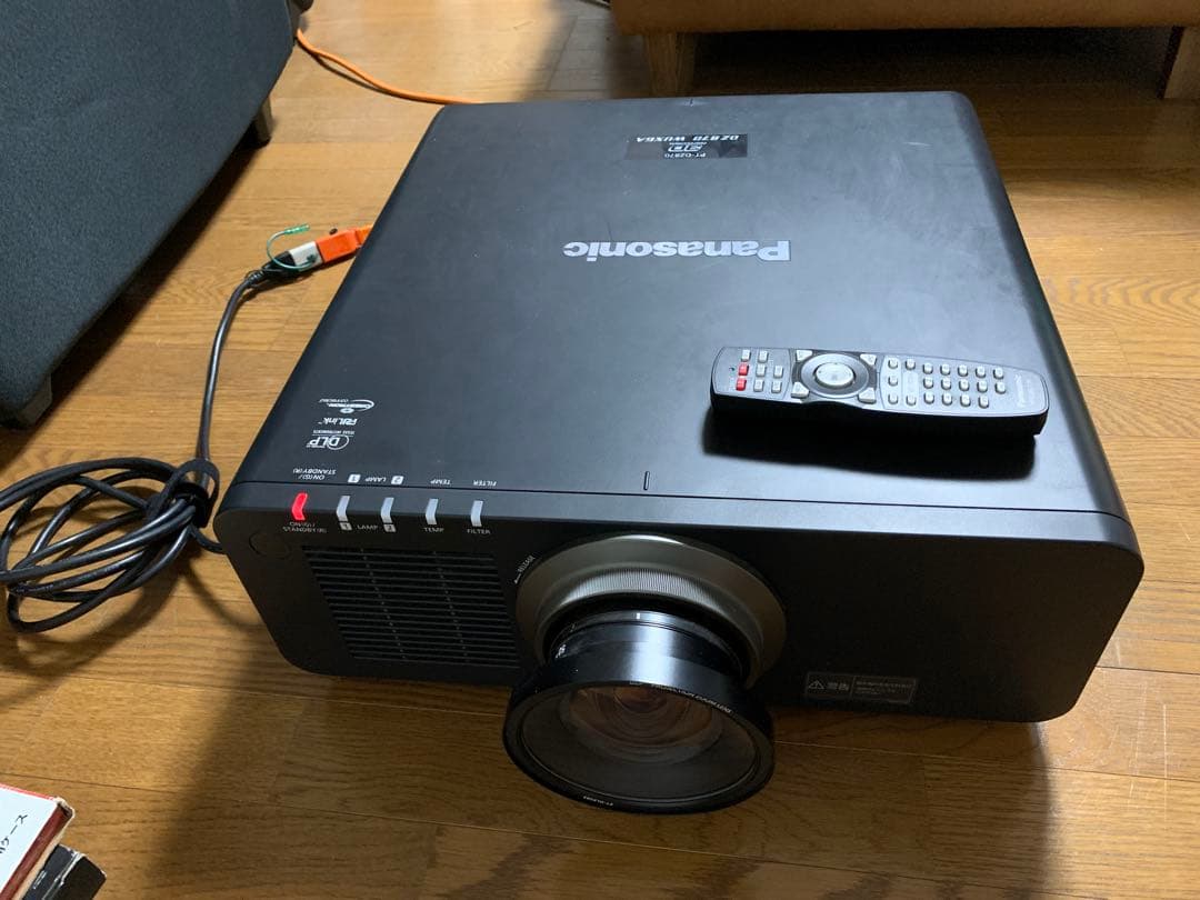 Panasonic 業務用PT-DZ870LK et dle085 レンズ