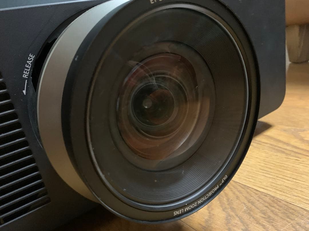 Panasonic 業務用PT-DZ870LK et dle085 レンズ