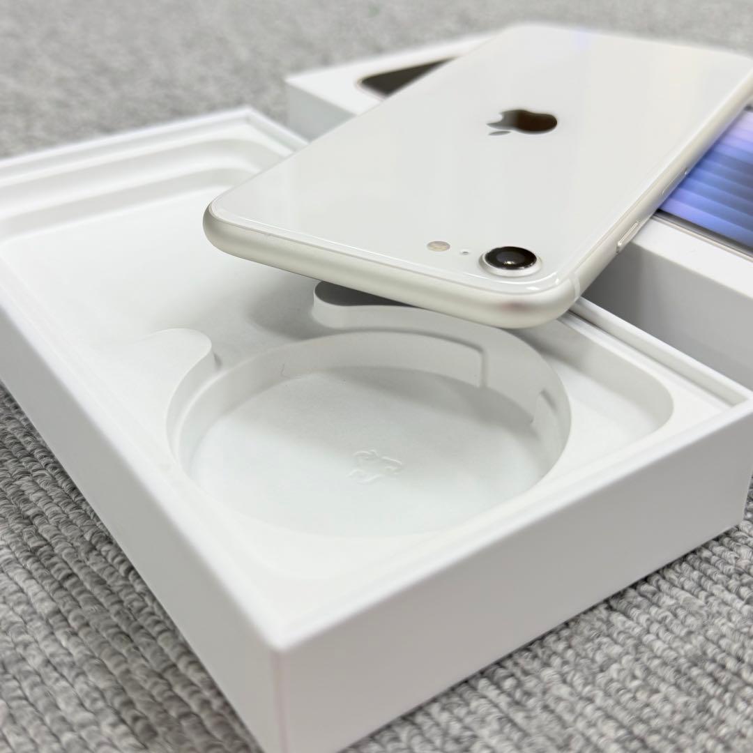 「美品」iPhone SE3 256GB スターライト（白系） SIMフリー
