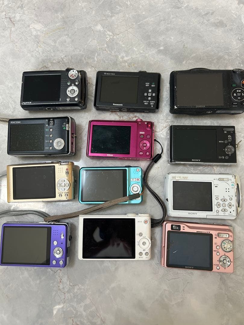 コンパクトデジカメ12台まとめ売り（ジャンク品）