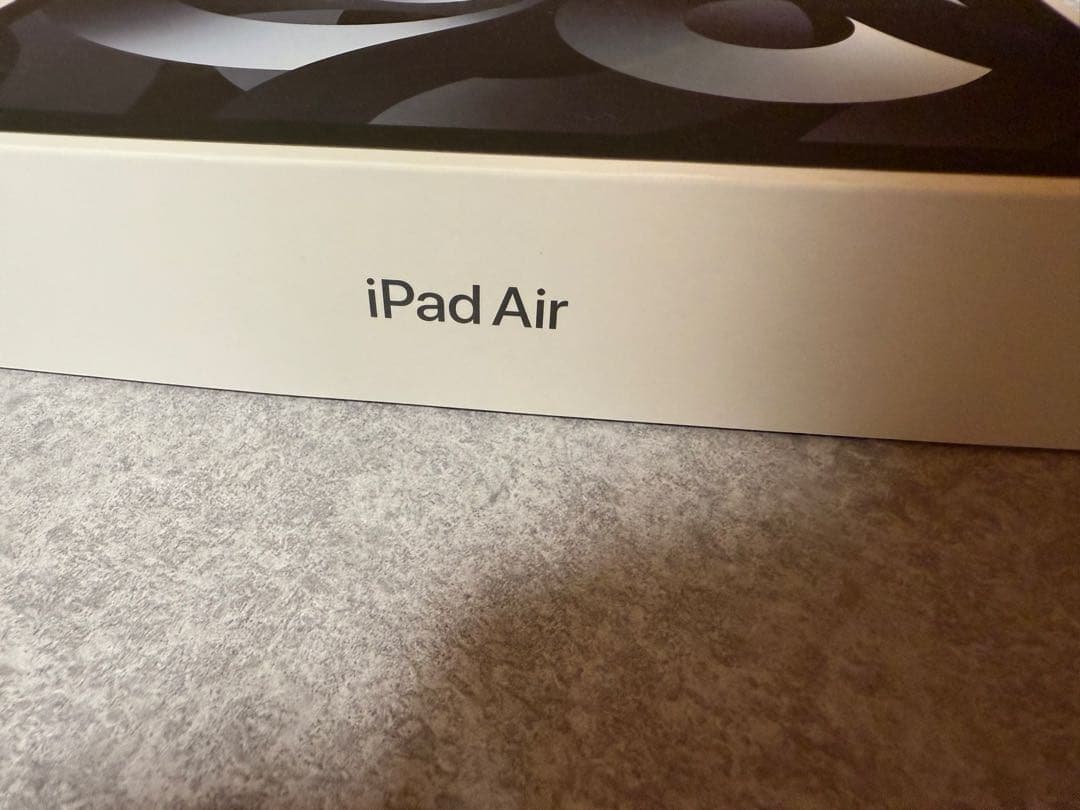 Apple iPad Air(第5世代)256GB Wi-Fi【カバー付き】