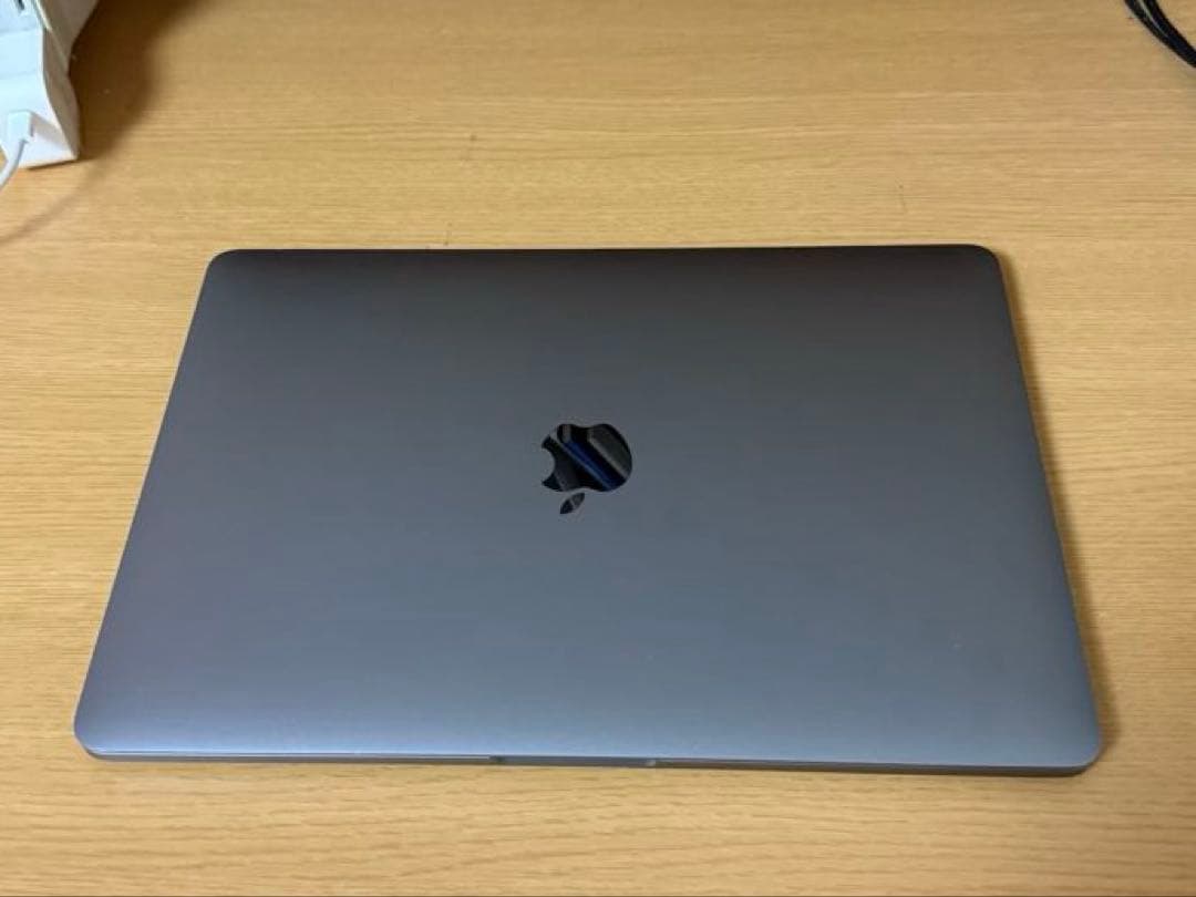 美品MacBook Pro 13インチ, M2/2022, 8G/256GB