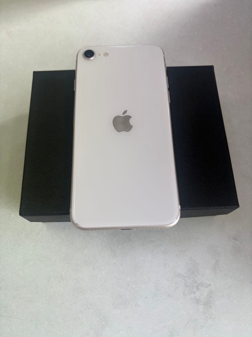 iPhoneSE3 128GB スターライトホワイト
