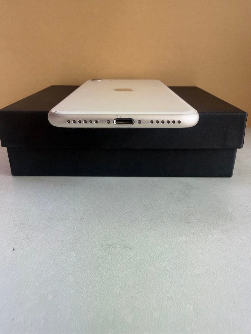 iPhoneSE3 128GB スターライトホワイト