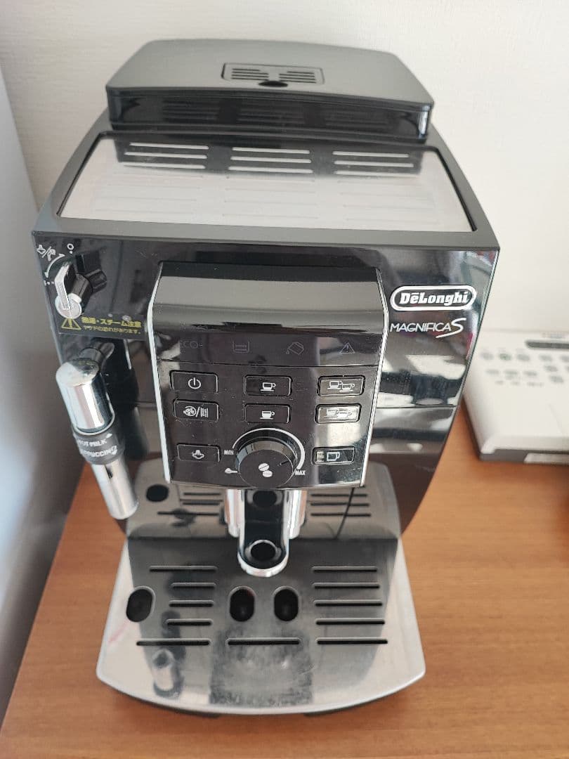 デロンギ　全自動コーヒーマシン　Magnifica S