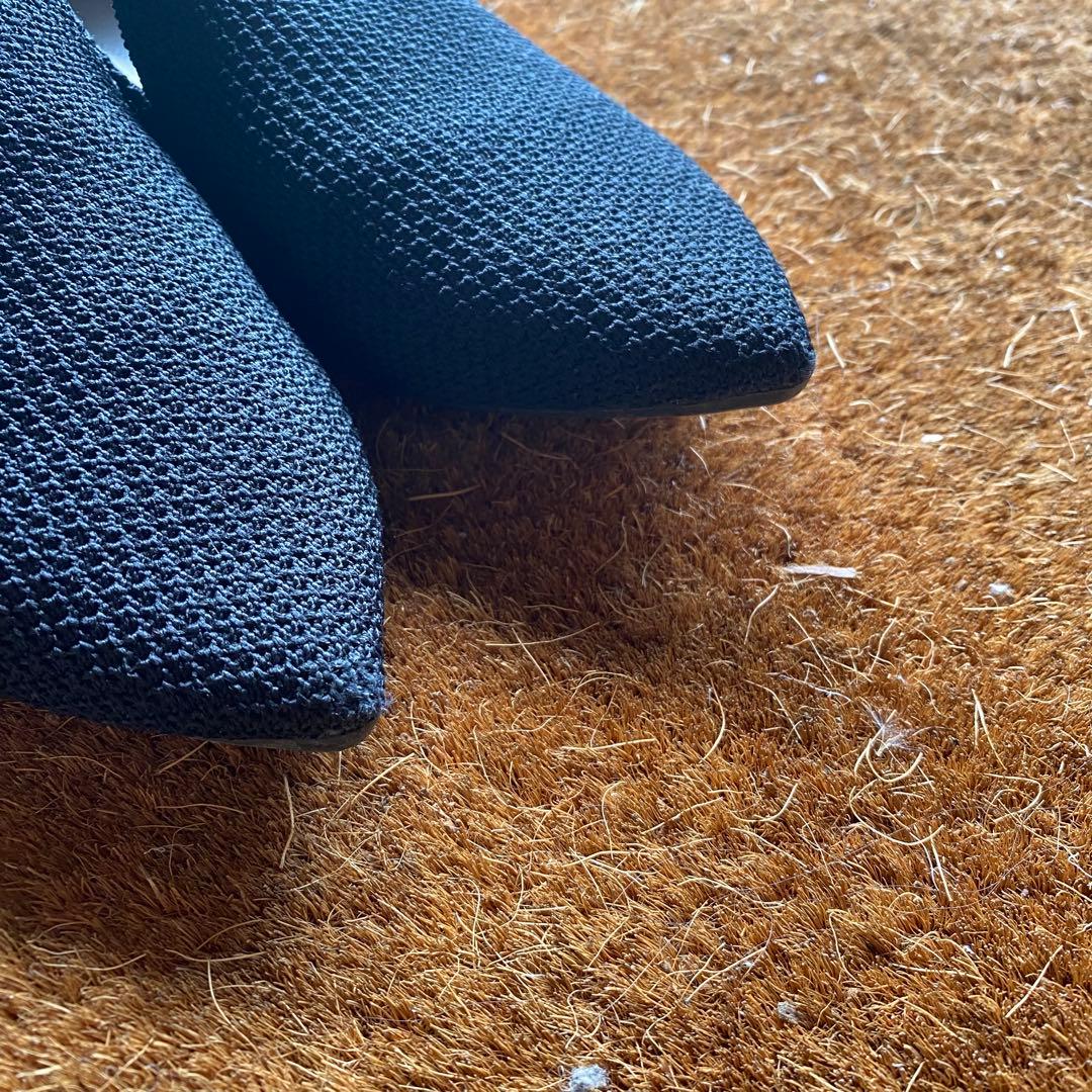 オッフェン ブラック ポインテッドトゥ フラットシューズ