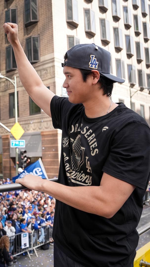 大谷翔平25ワールドシリーズチャンピオンパレード9FIFTYピンバッチ付限定品