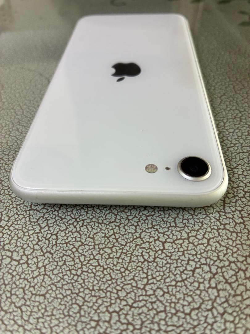★Apple iPhone SE第2世代・ホワイト・本体・SIMフリー★