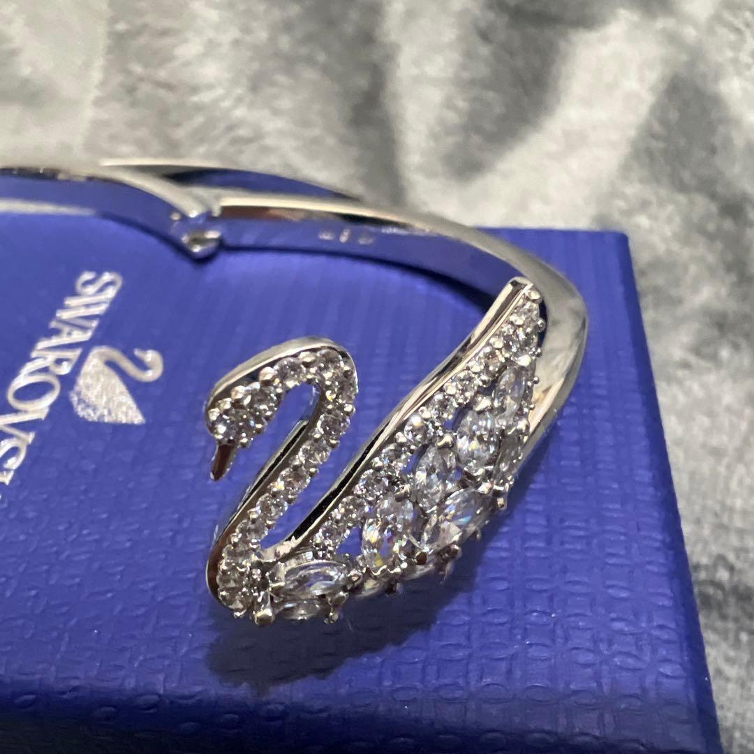新品　未使用　Swarovski 白鳥デザイン バングル