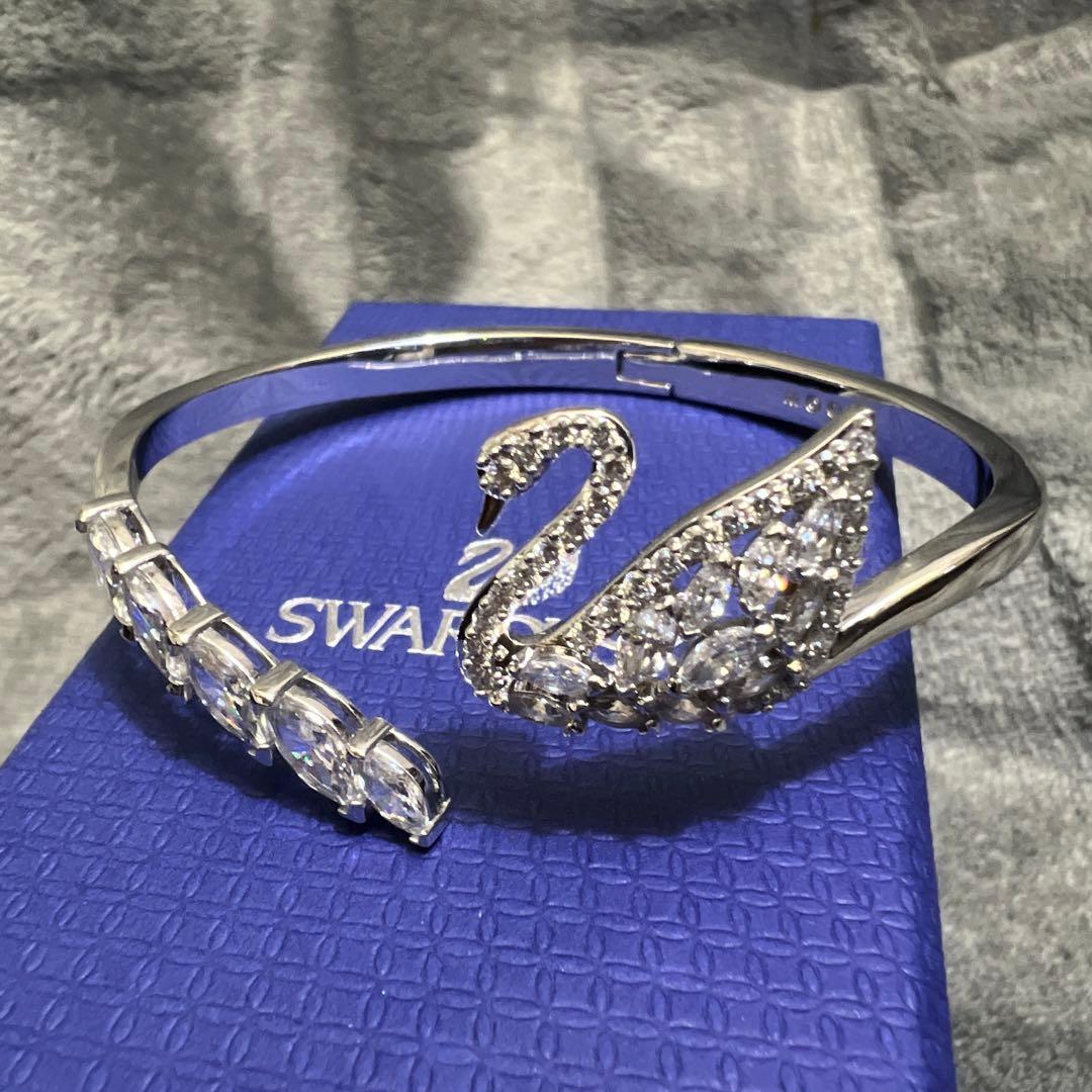 新品　未使用　Swarovski 白鳥デザイン バングル