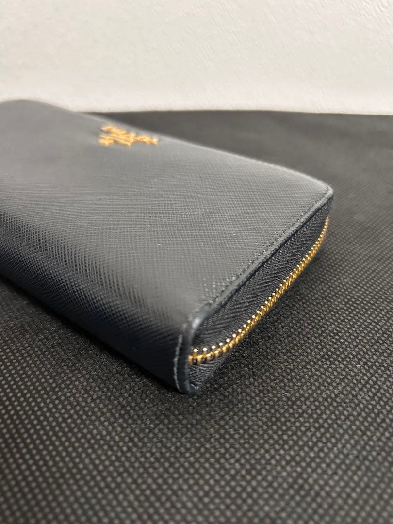 プラダ ラウンド 長財布 レディース サフィアーノ メタル ブラック