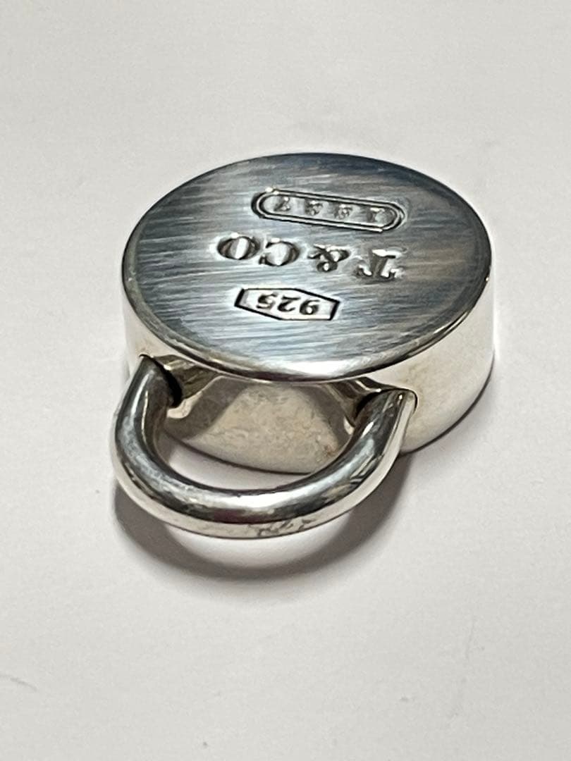 Tiffany & Co.ラウンド パッド ロック チャーム プッシュ ❤︎