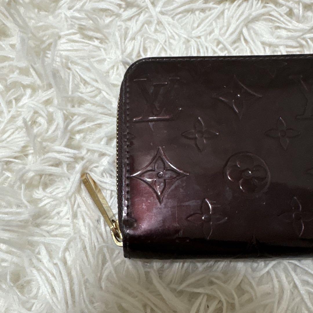 ルイヴィトン ヴェルニ アマラント ジッピーウォレット