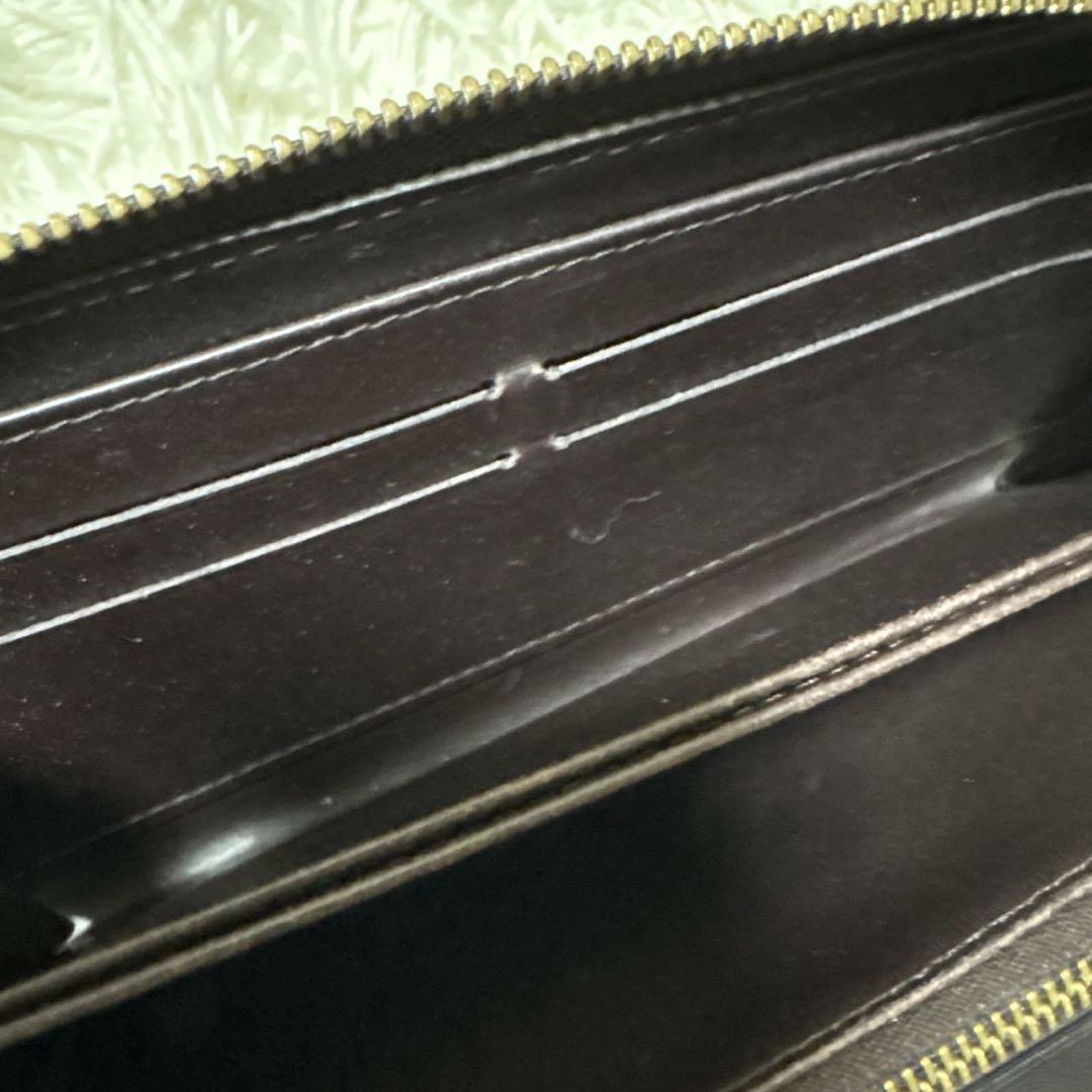 ルイヴィトン ヴェルニ アマラント ジッピーウォレット