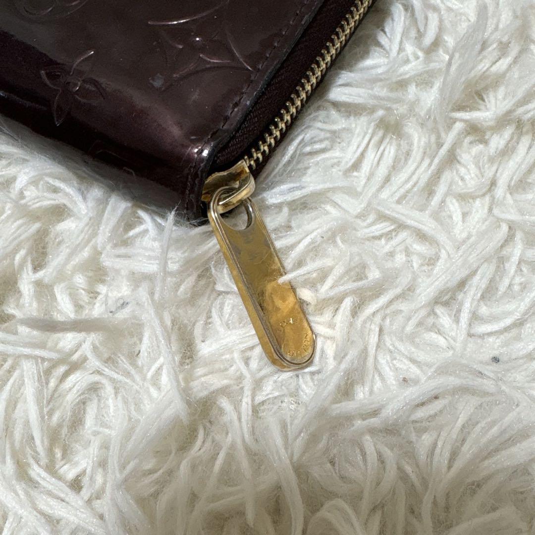 ルイヴィトン ヴェルニ アマラント ジッピーウォレット