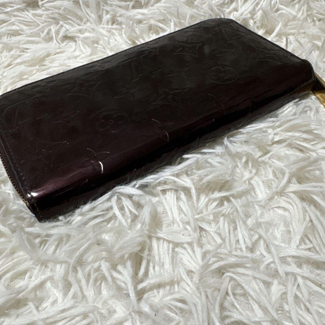 ルイヴィトン ヴェルニ アマラント ジッピーウォレット