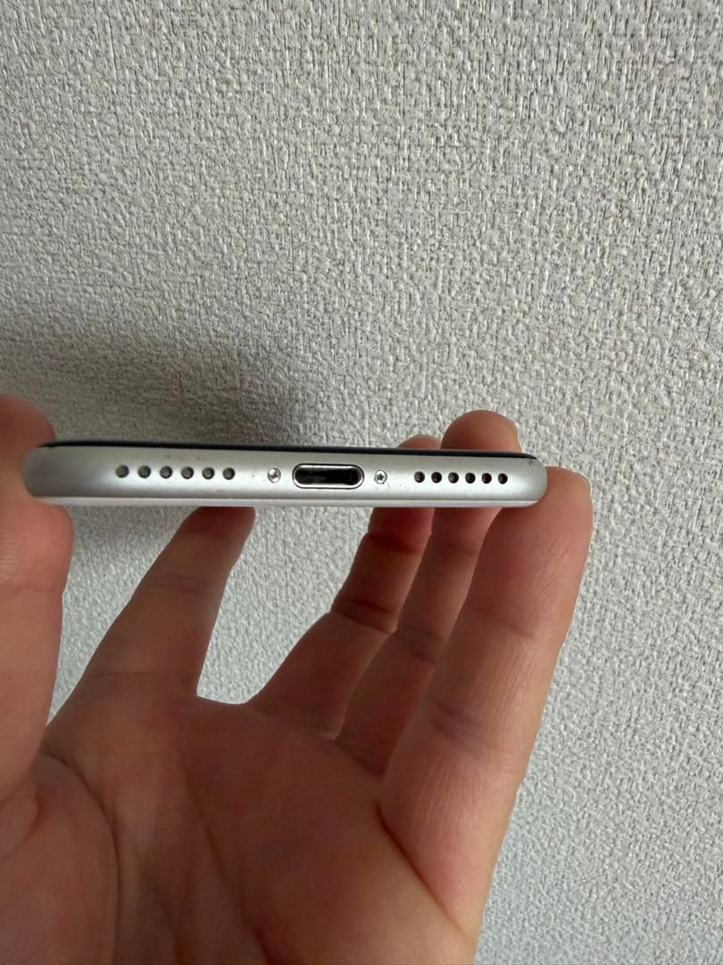iPhone SE (2)ホワイト 本体
