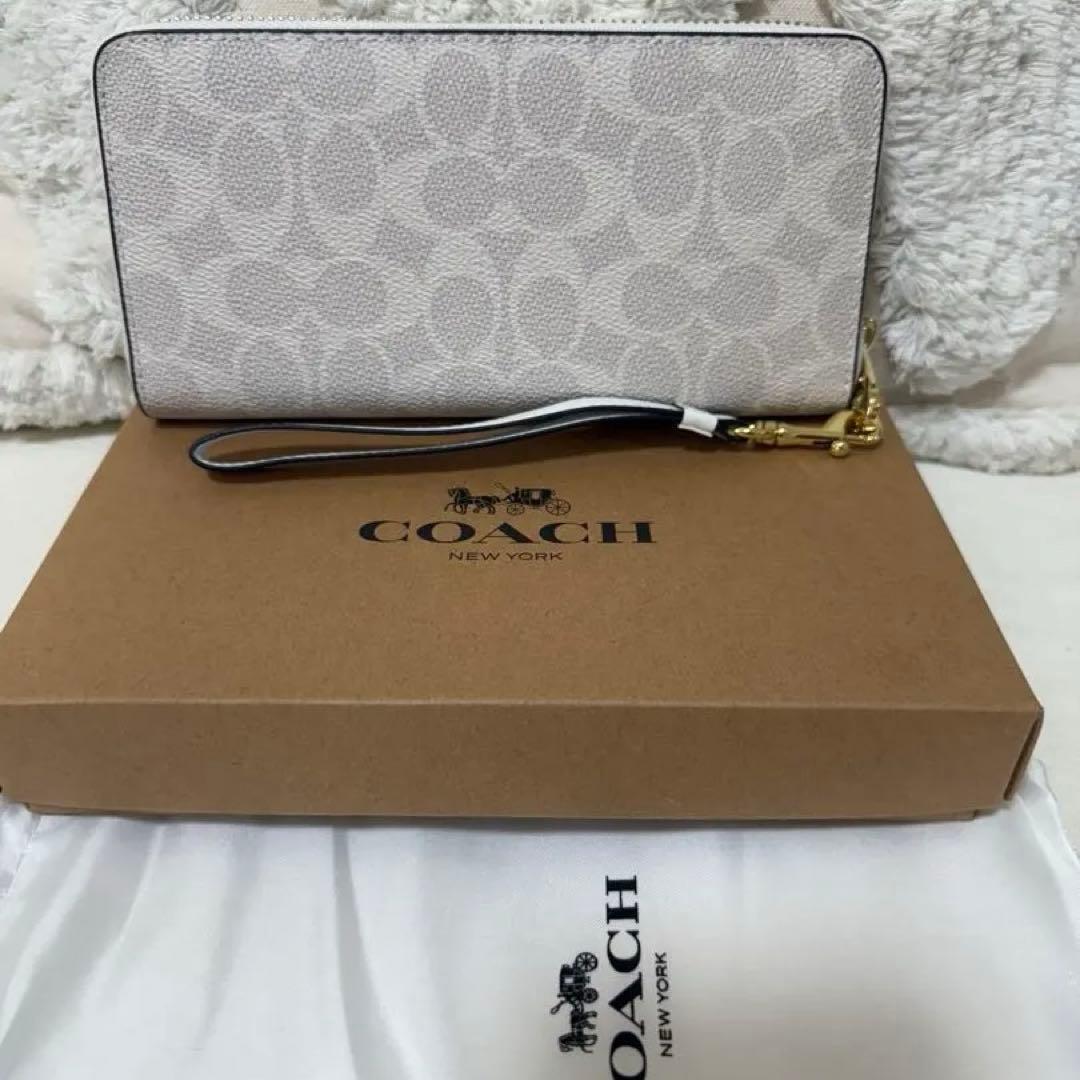 COACH ロゴ入りホワイト長財布 新品タグ付き