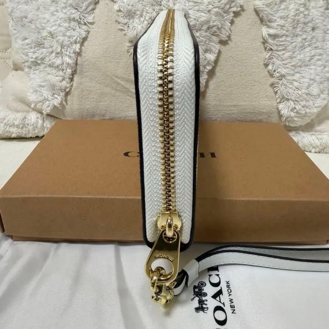 COACH ロゴ入りホワイト長財布 新品タグ付き