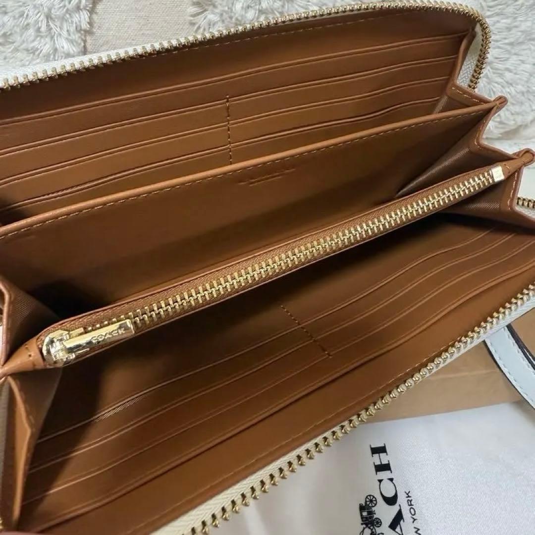 COACH ロゴ入りホワイト長財布 新品タグ付き