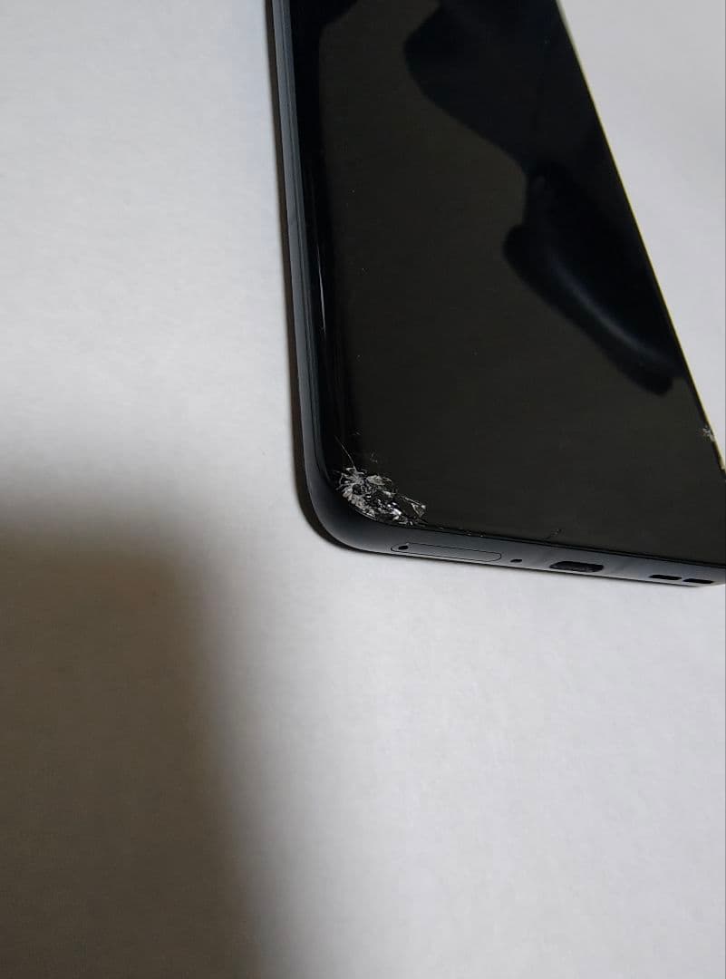 Motorola edge 50s pro 画面割れあり