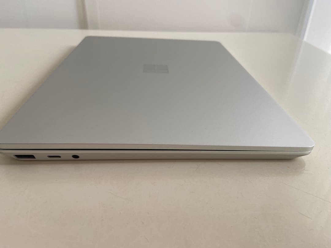 美品Surface Laptop Go（i5/8GB/128GB/Office）