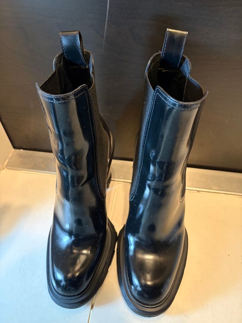 Alexander McQueen ブラックチェルシーブーツ