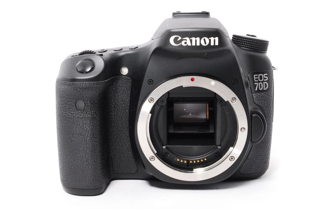 WiFiで楽々転送◆Canon EOS 70D◆STMレンズ搭載◆一眼レフカメラ
