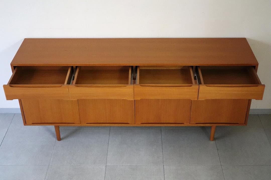 クロロス ワイド キャビネット サイドボード リビングボード チーク材 北欧