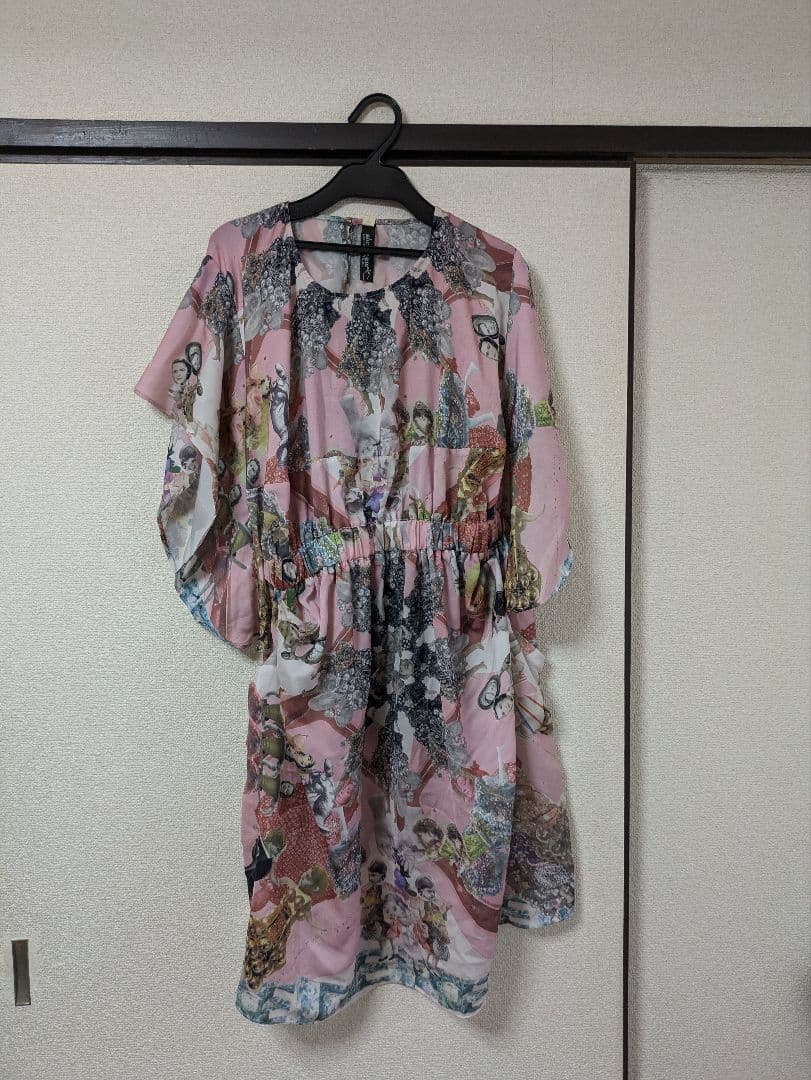 あちゃちゅむ　サテン女スカーフプリントワンピースピンク