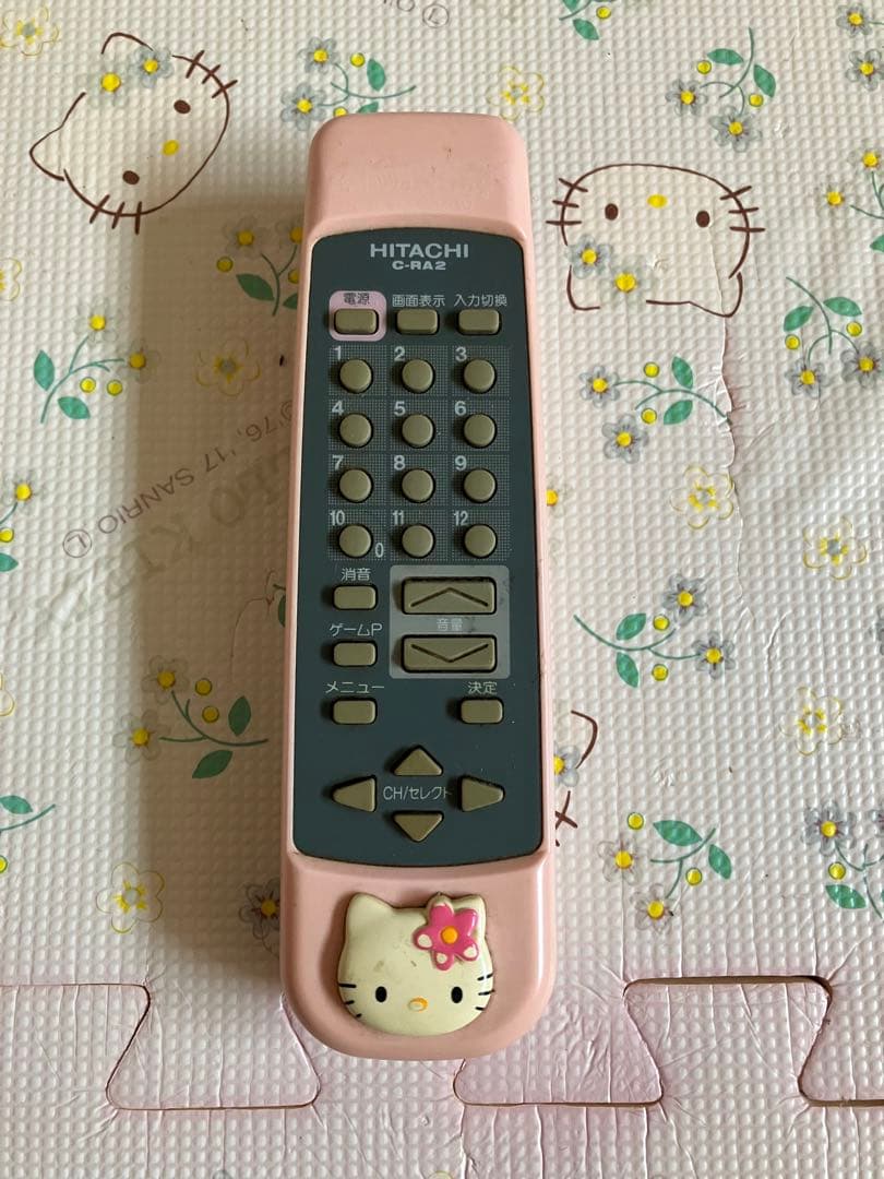 ハローキティのテレビ　ゲーム機　ファミコンのカセット